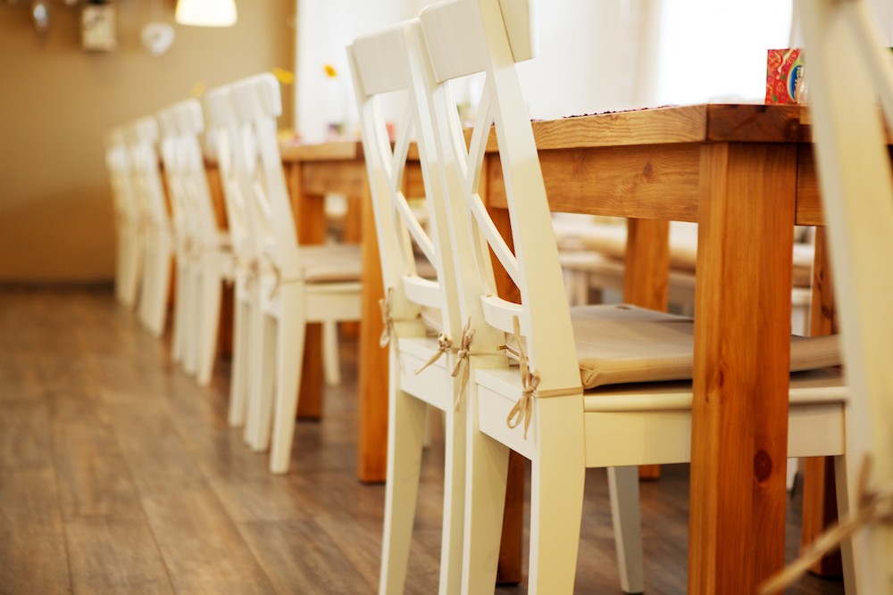 Jedálenské stoly a stoličky - detail
